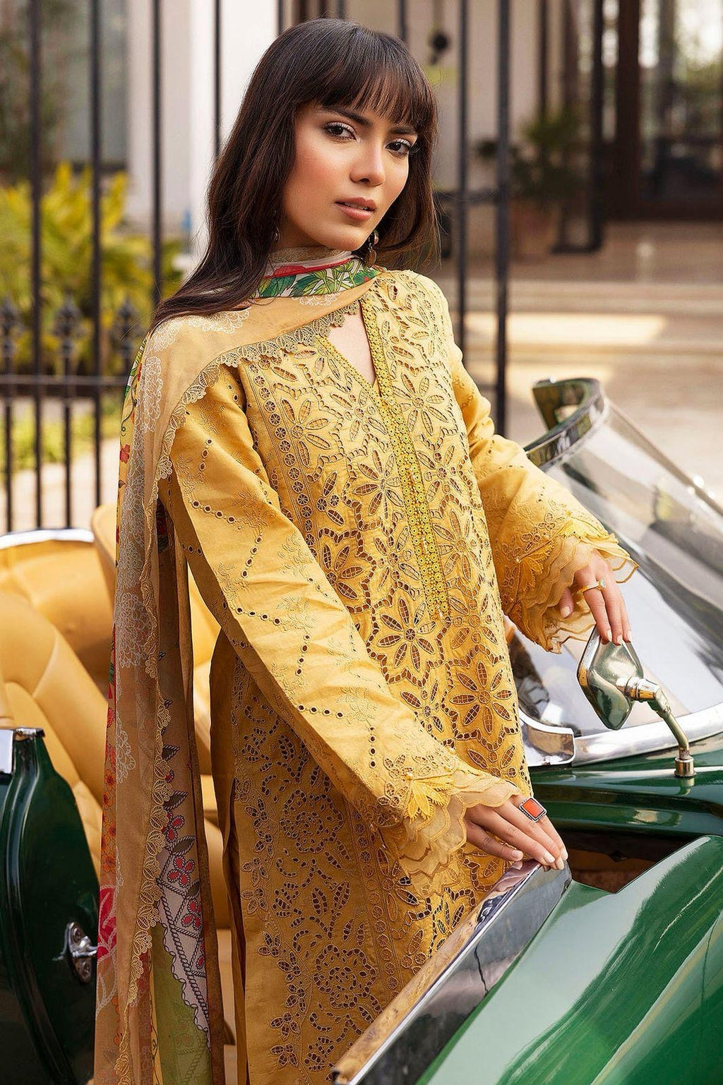 MOTIFZ DHANK CHIKAN KARI EMBROIDERD UNSTICH 3pc(WA-578)