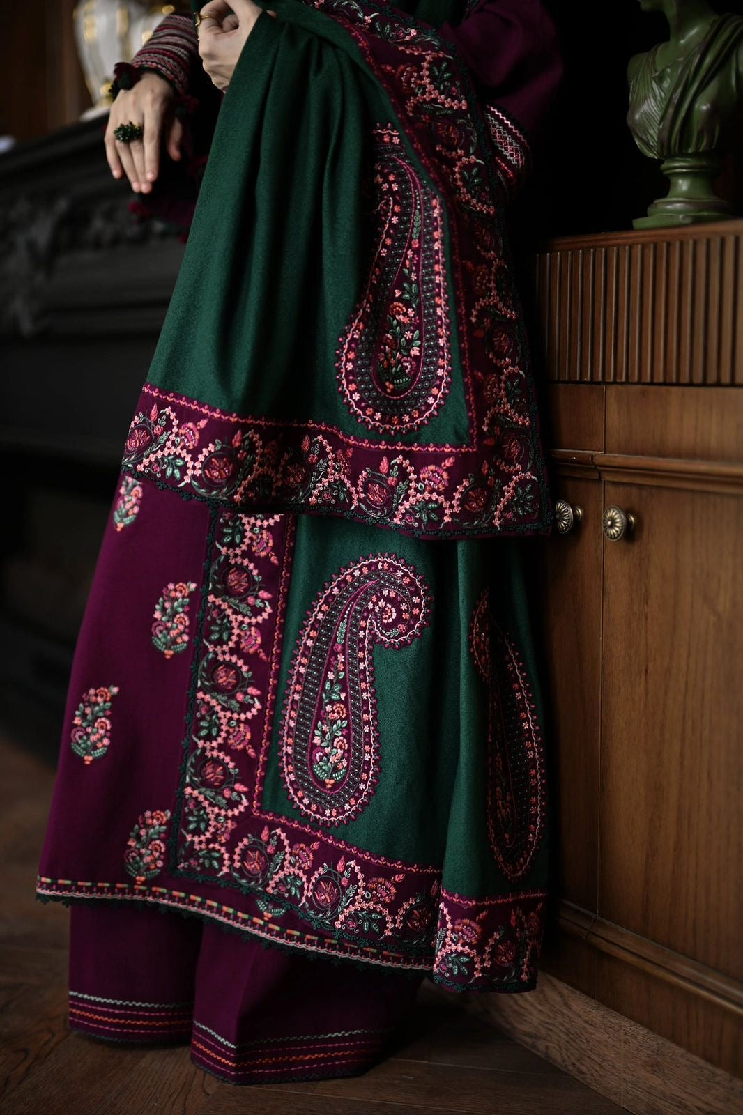 HUSSAIN REHAR EMBROIDERD LAWN UNSTICHED 3PC (WA-5690)